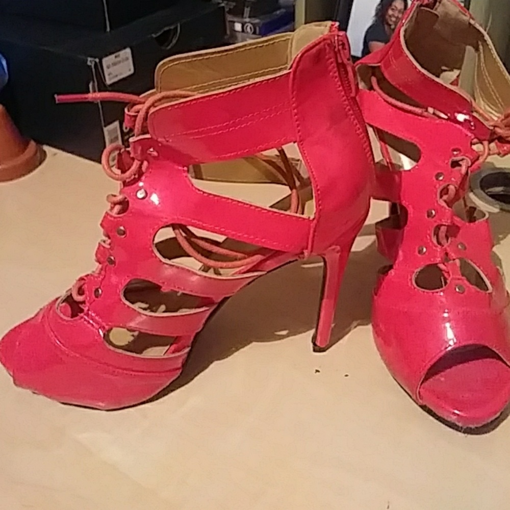 Red Heels - Picture 3 of 4